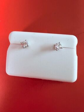NWT 925 Sterling Silver  Moissanite .25 Carat weight Pushback Stud Earrings